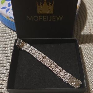 MOFEIJEW Pave Crystal Tennis Bracelet - Silver Tone